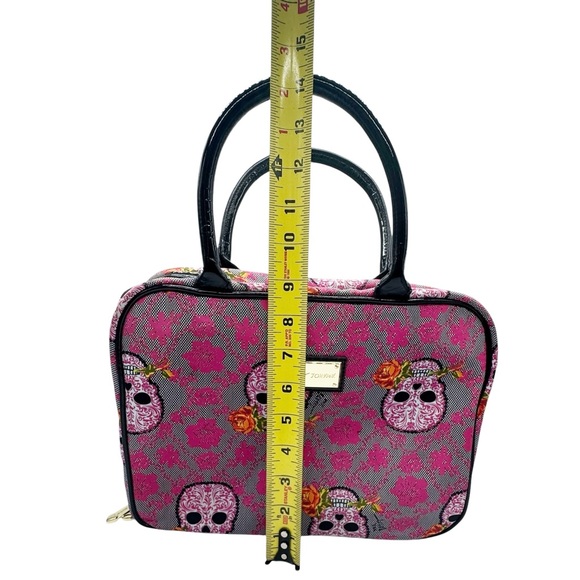 BETSEY JOHNSON Designer Pink Skull Rose Print Large Cosmetic Travel Vacation Bag - Picture 8 of 14